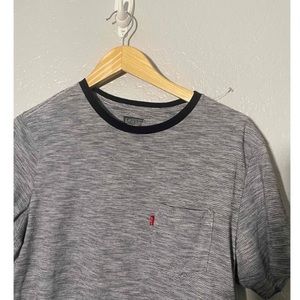 Levi’s Grey & Black Striped Men’s T-Shirt Size Medium Like-New Condition